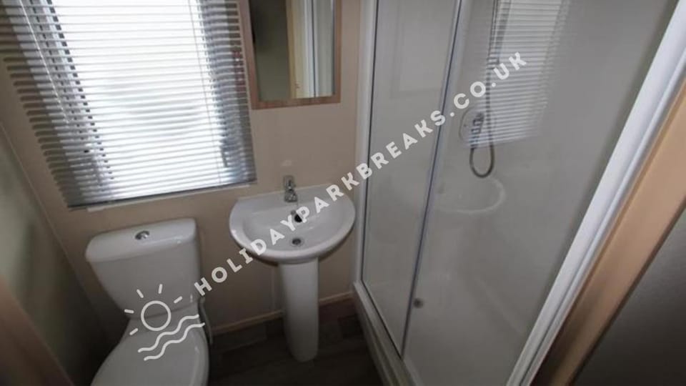 3 Bedroom West Sands - Near Park - Pet Friendly House in Selsey