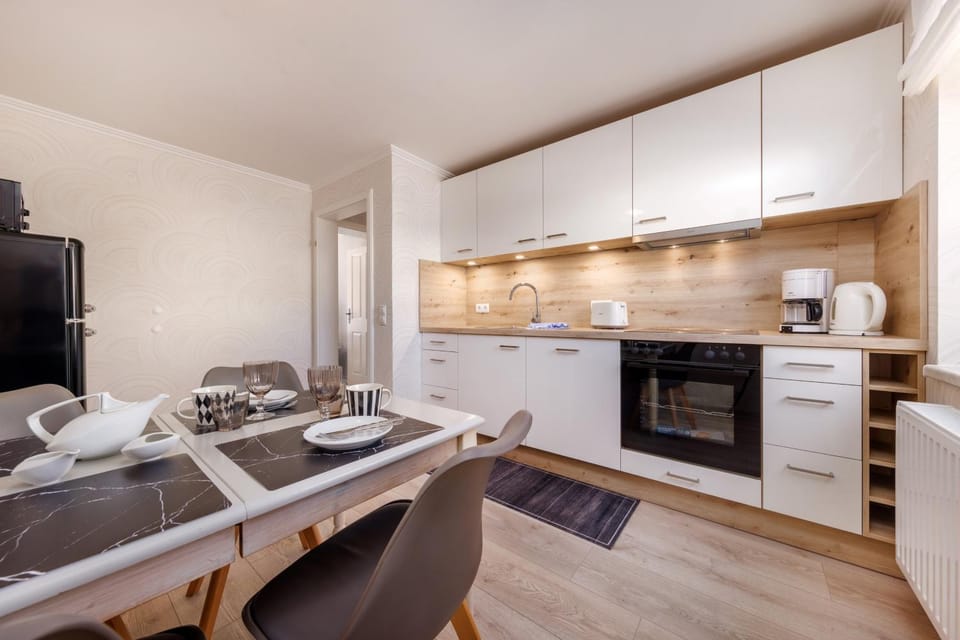 Kitchen or kitchenette, microwave, stove, stove, toaster, toaster, kitchen, kitchen