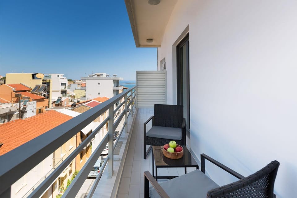 Property building, Day, View (from property/room), Balcony/Terrace