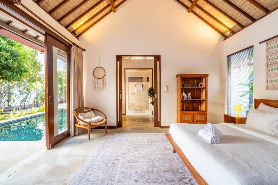 Bed, Bathroom, Seating area, Bedroom, Garden view, Pool view, Swimming pool, towels, air conditioner