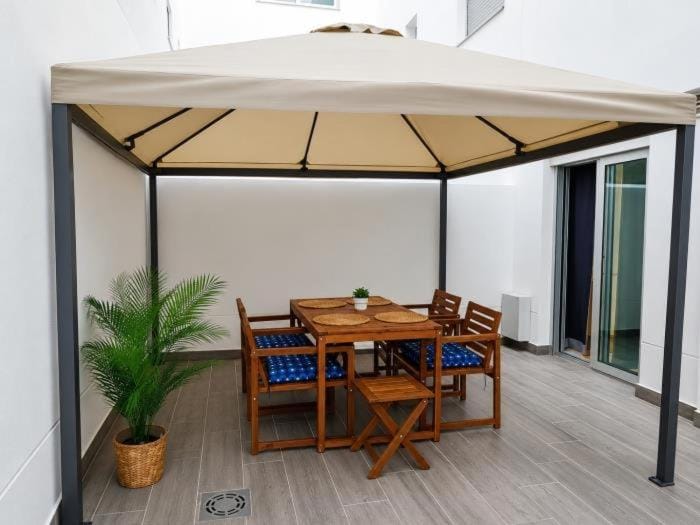 Off site, Balcony/Terrace