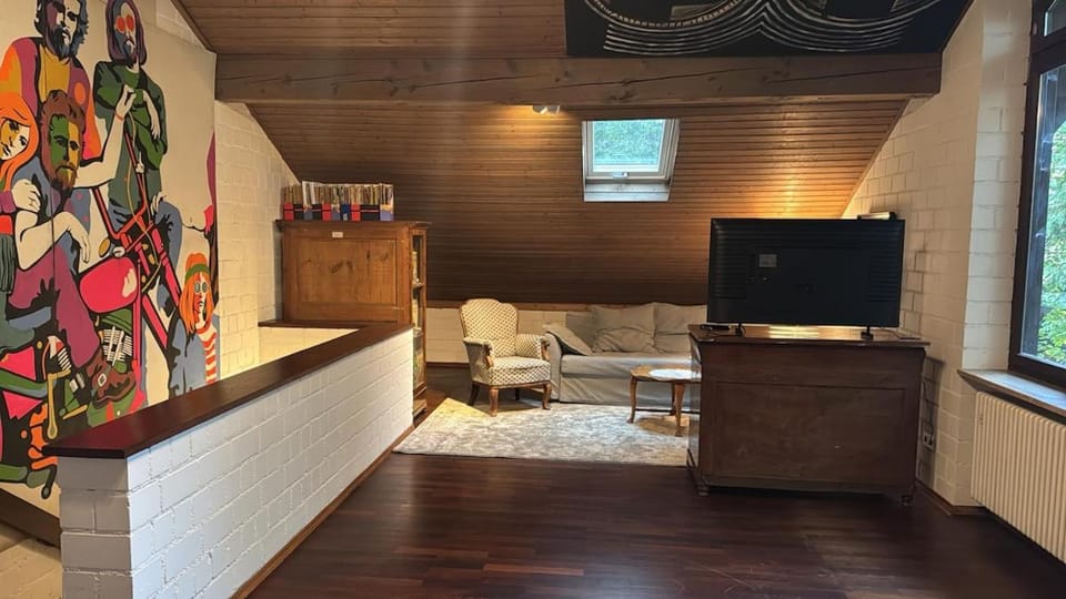 Malerisches Künstlerhaus für bis zu 6 Gäste - Balkon & Parkplatz Apartment in Munich