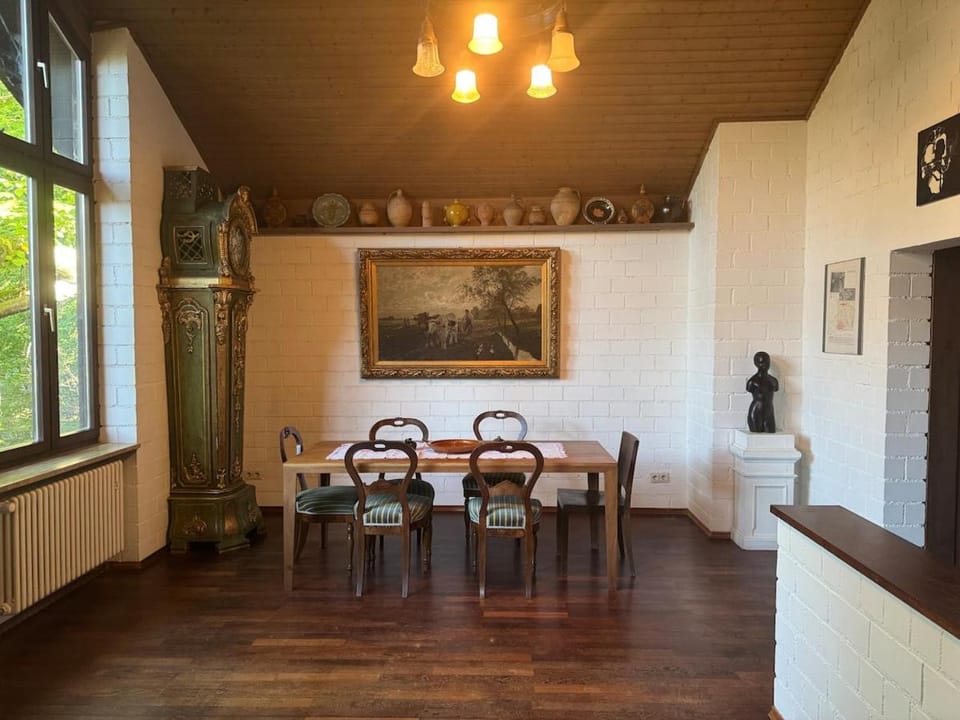 Malerisches Künstlerhaus für bis zu 6 Gäste - Balkon & Parkplatz Apartment in Munich