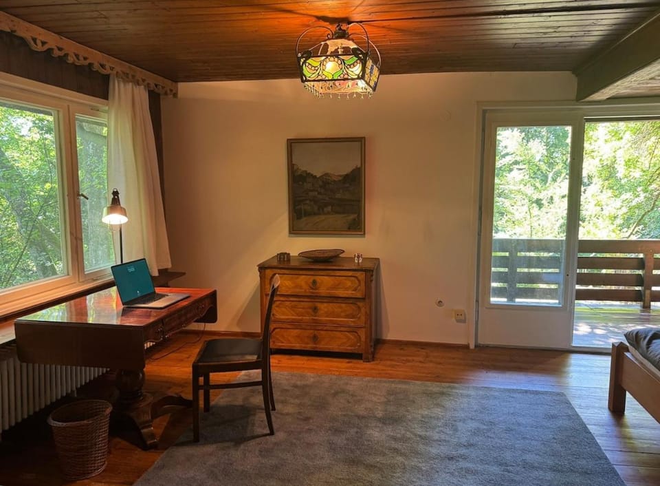 Malerisches Künstlerhaus für bis zu 6 Gäste - Balkon & Parkplatz Apartment in Munich