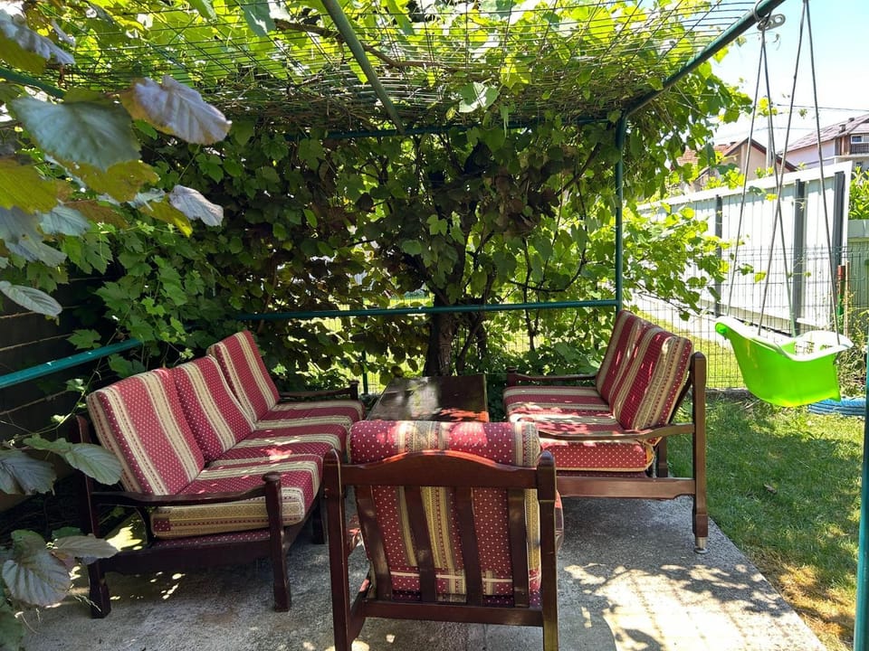 Day, Garden