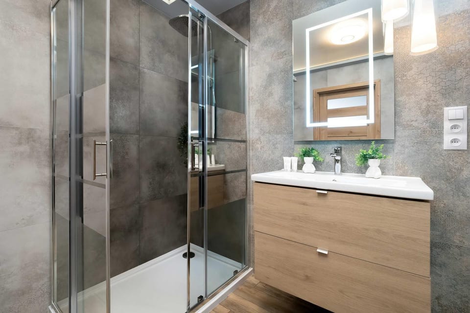 Shower, Bathroom
