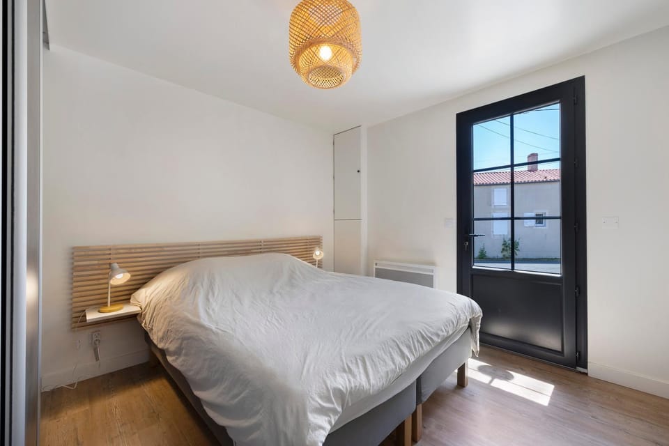 Property building, Living room, Bedroom