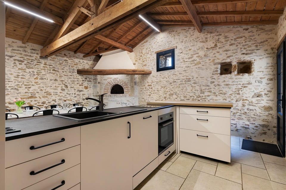 Property building, Kitchen or kitchenette, Living room