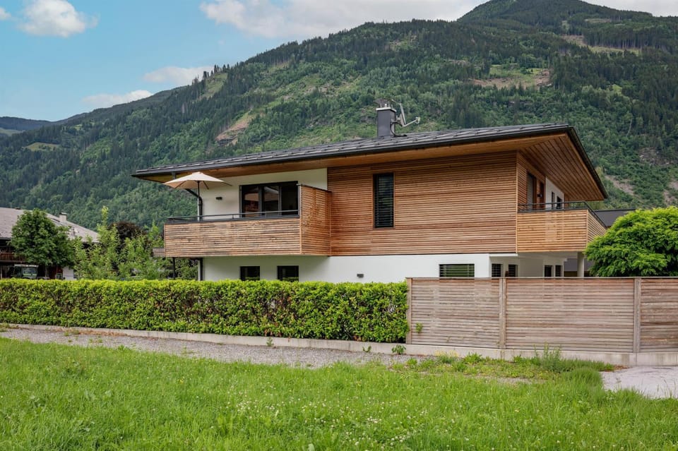 Property building, Balcony/Terrace, Mountain view