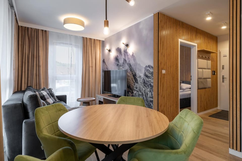 TV and multimedia, Kitchen or kitchenette, Living room, Seating area, Dining area