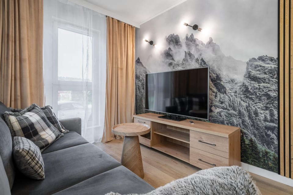 TV and multimedia, Living room, Seating area, Evening entertainment