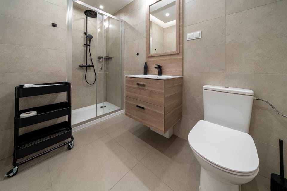 Shower, Toilet, Bathroom, towels