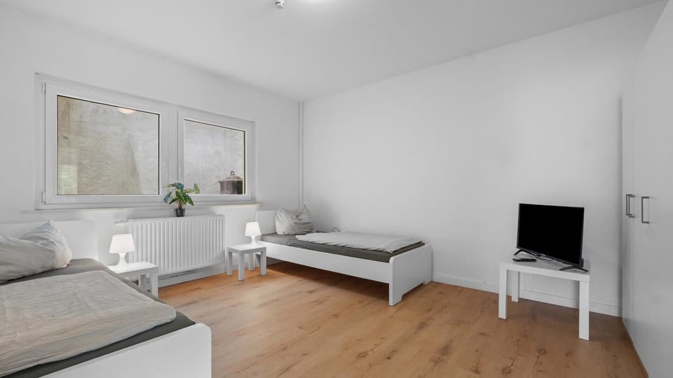 Bed, TV and multimedia, Photo of the whole room, Bedroom, wardrobe