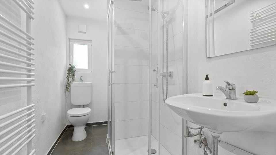 Shower, Toilet, Bathroom, heating