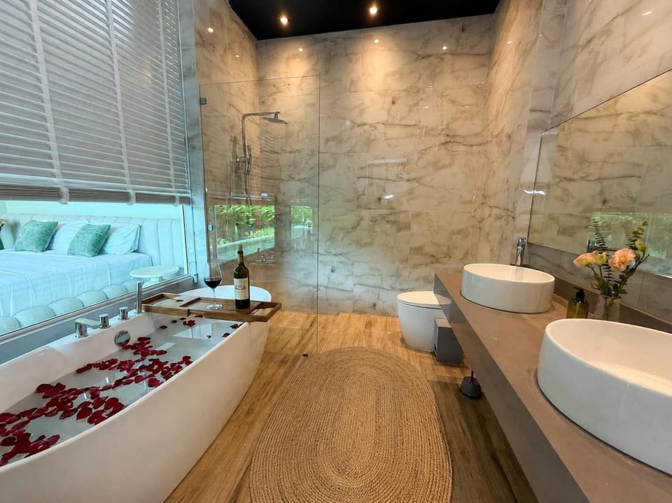 Shower, Toilet, Bathroom, Bath