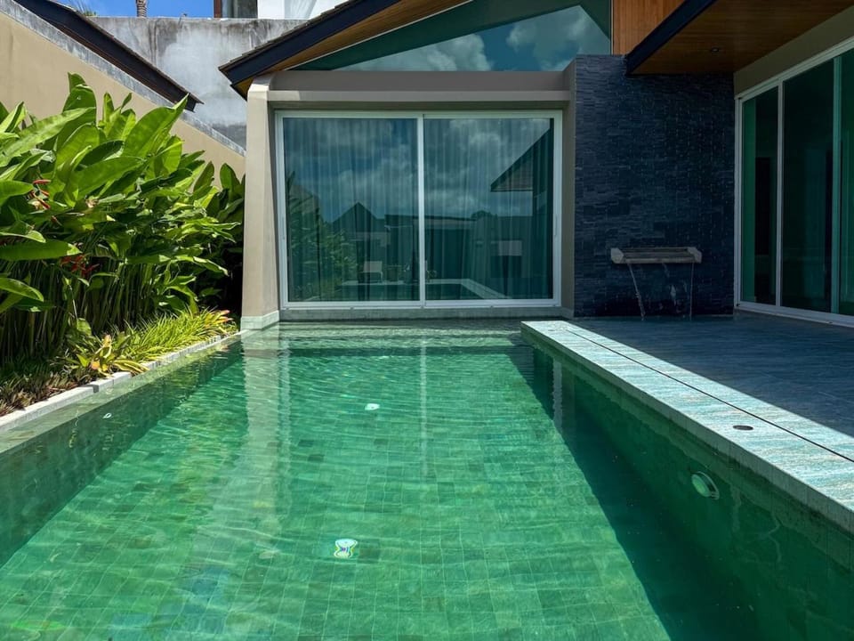 Property building, Pool view, Swimming pool, Swimming pool