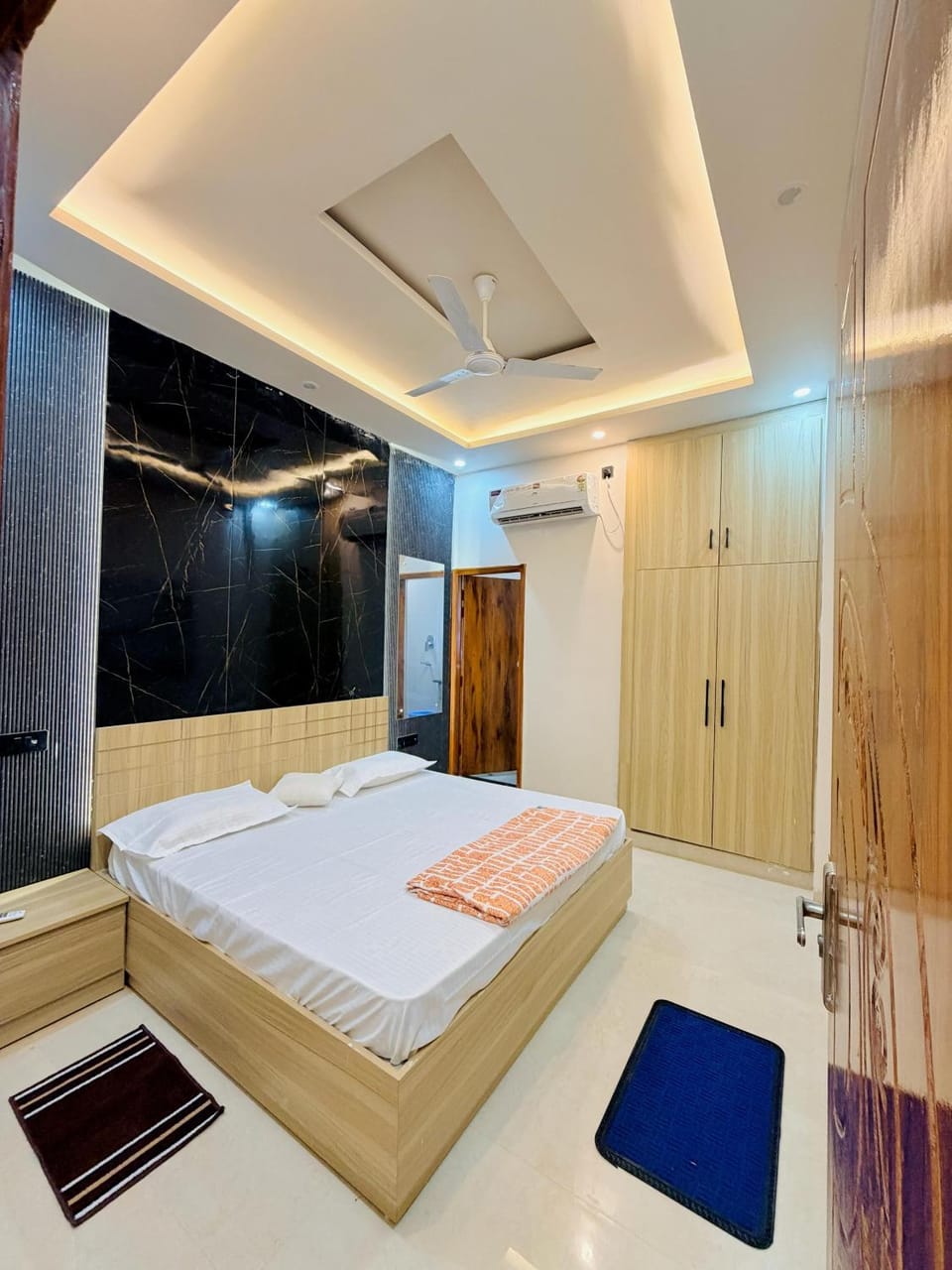 Shri brijwasi palace Hotel in Uttar Pradesh