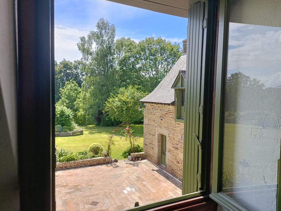 Property building, Patio, Day, Garden, Garden view