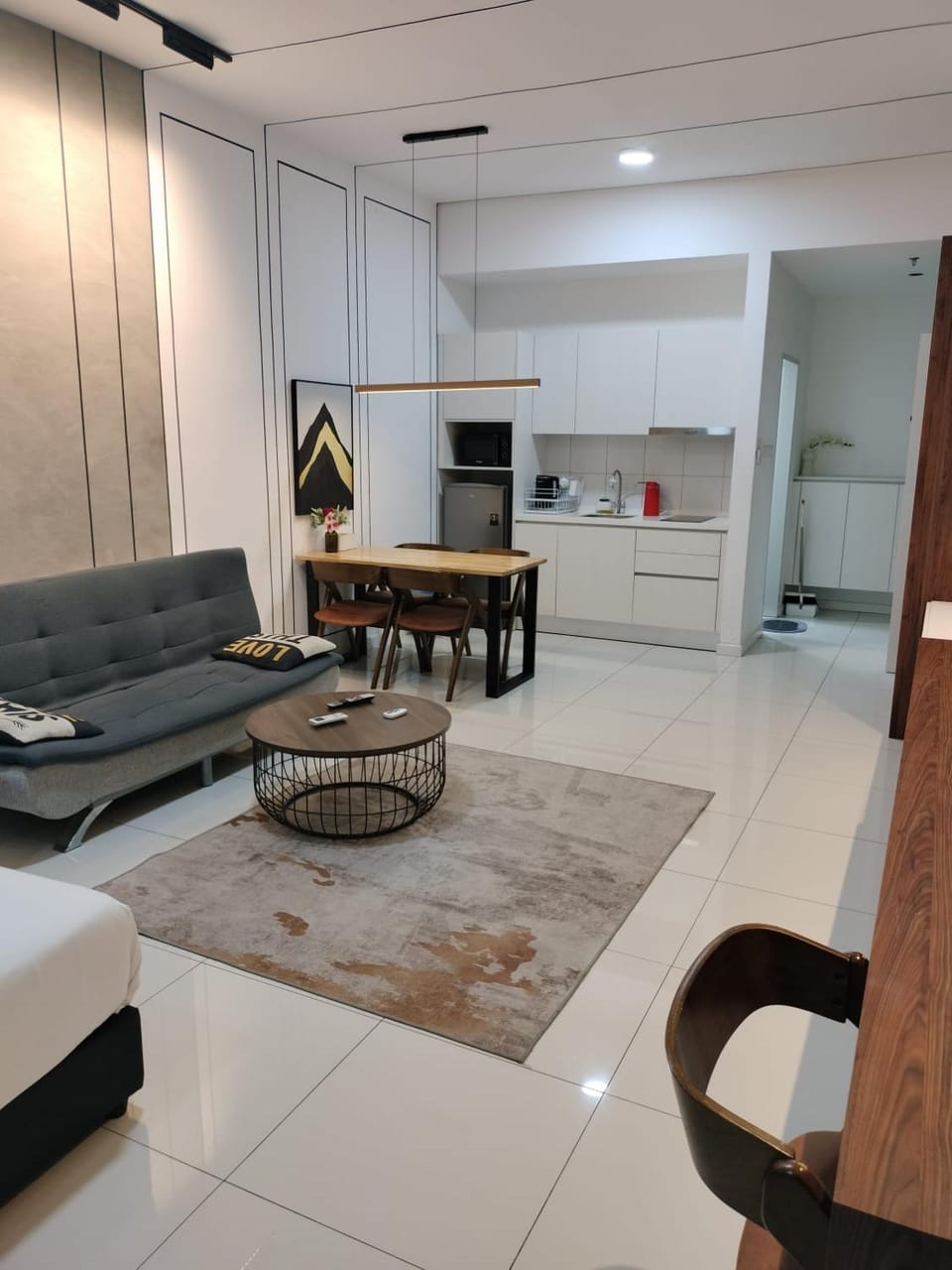 Kitchen or kitchenette, Living room, Seating area, Dining area
