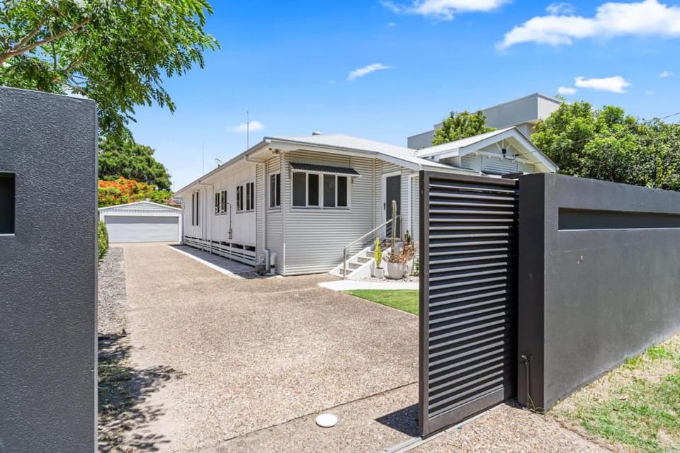602ESP - Beachfront Family Retreat House in Hervey Bay