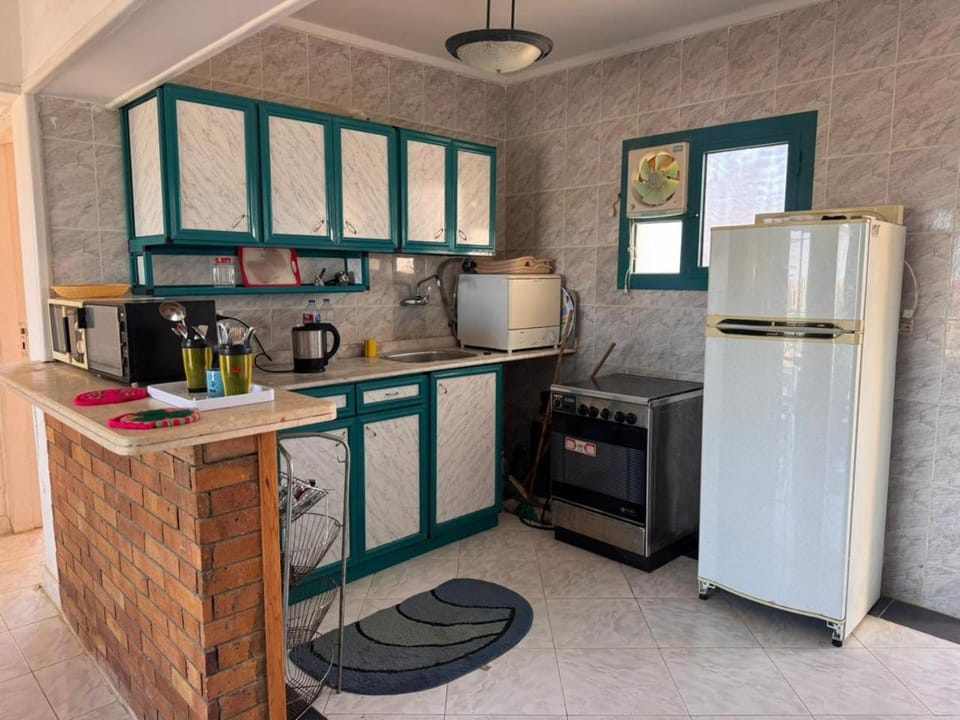 Coffee/tea facilities, Kitchen or kitchenette, dishwasher, oven, stove, toaster