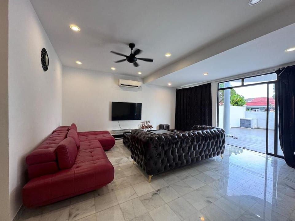 Entire corner SEMI-D BBQ and K ROOM Villa in Federal Territory of Kuala Lumpur