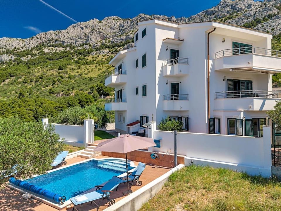 Apartment Viktoria with private pool - Makarska Exklusiv Apartment in Brela