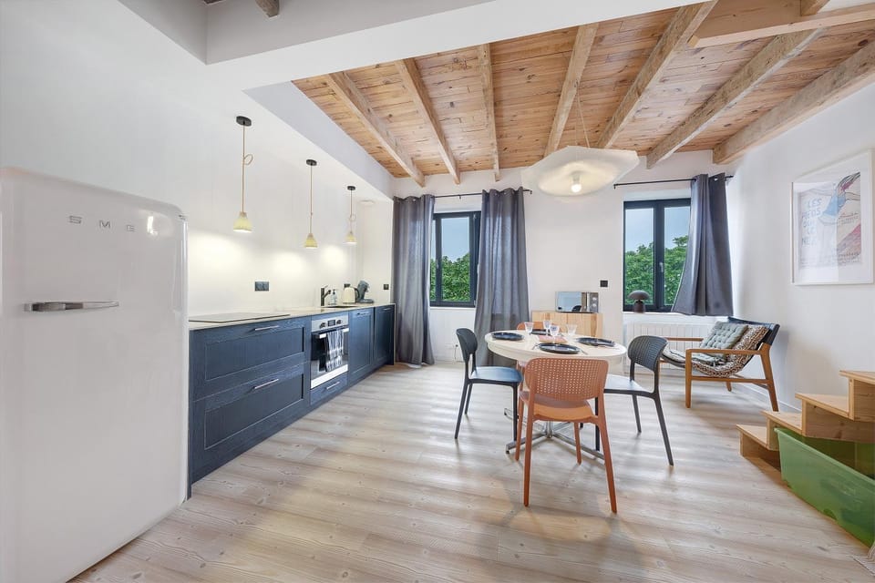 Property building, Kitchen or kitchenette, Living room