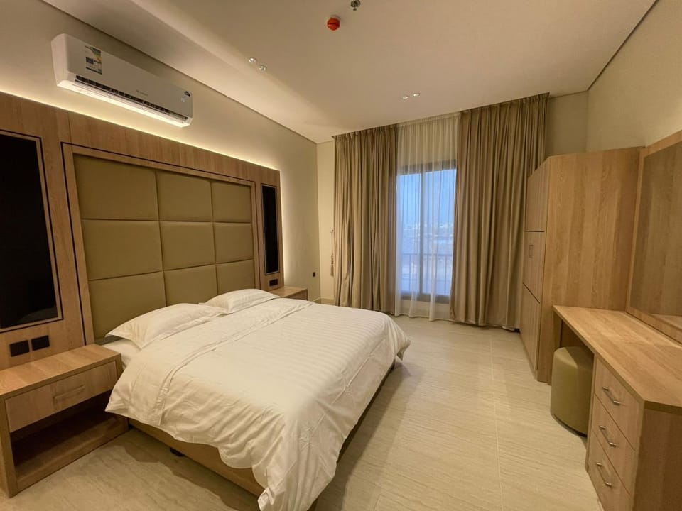 Bed, Photo of the whole room, Bedroom, wardrobe, air conditioner
