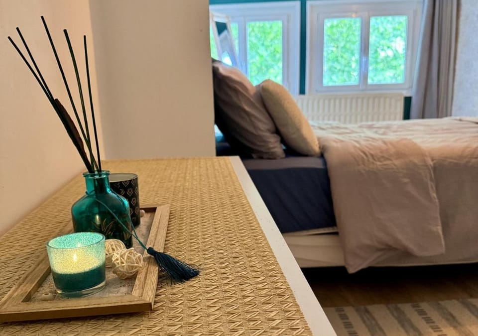 Photo of the whole room, Bedroom