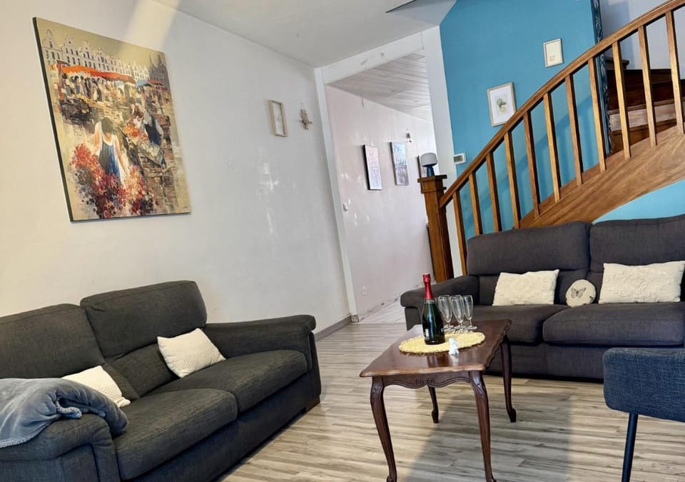 Communal lounge/ TV room, Living room, Seating area