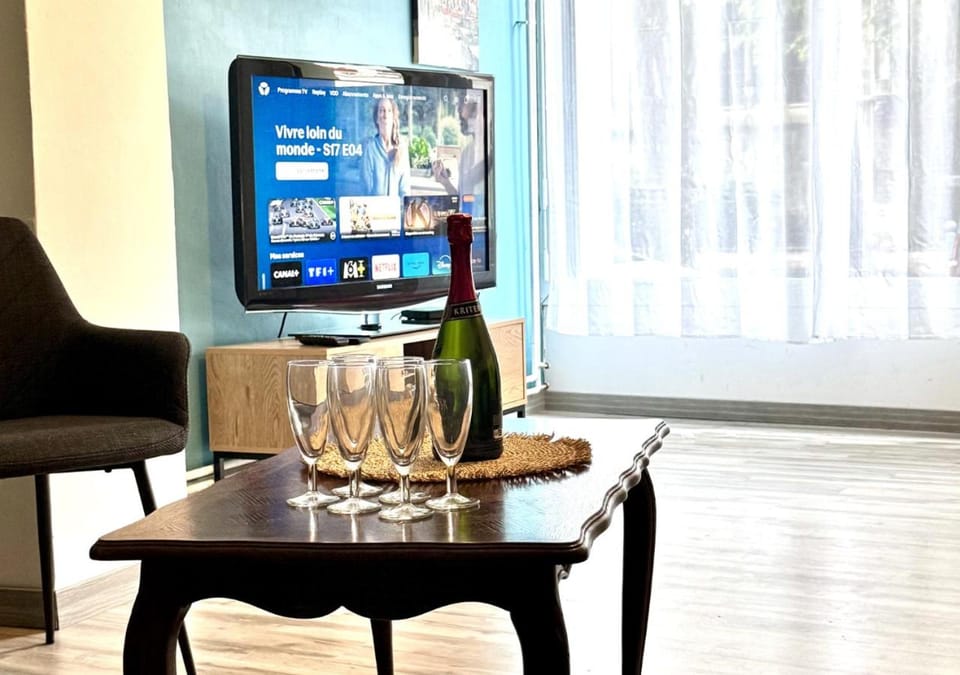 Communal lounge/ TV room, Living room, Seating area