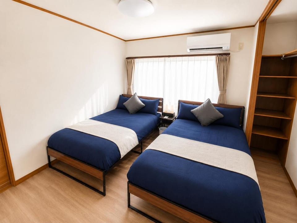 Bed, Photo of the whole room, Bedroom, air conditioner