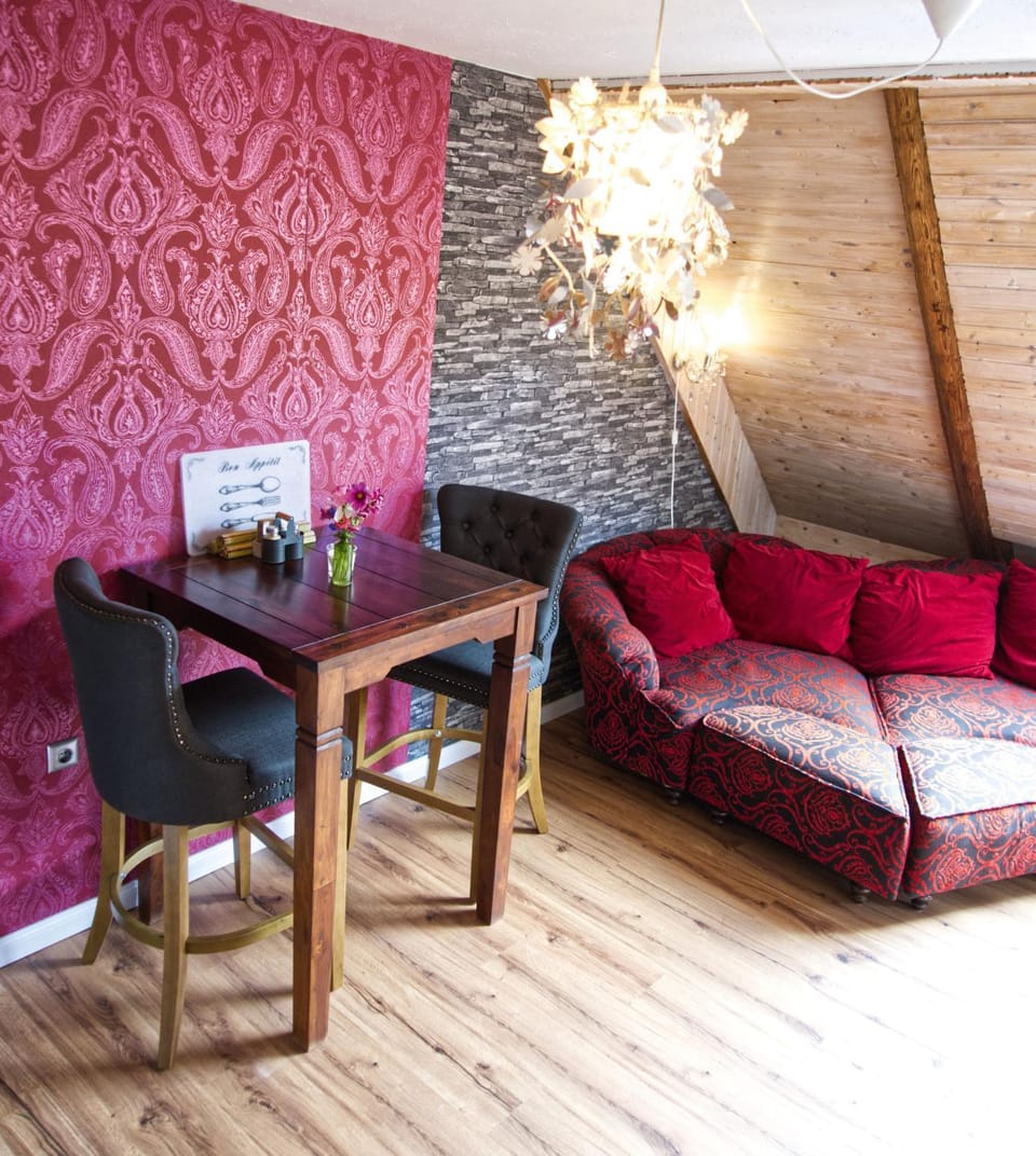 Living room, Seating area, Dining area