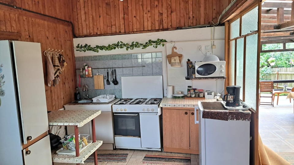 Beautiful guest house close to mud bath treatment, Baicoi Bed and Breakfast in Prahova, Romania