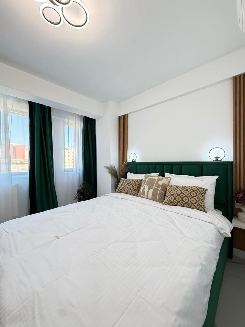 Bed, Decorative detail, towels