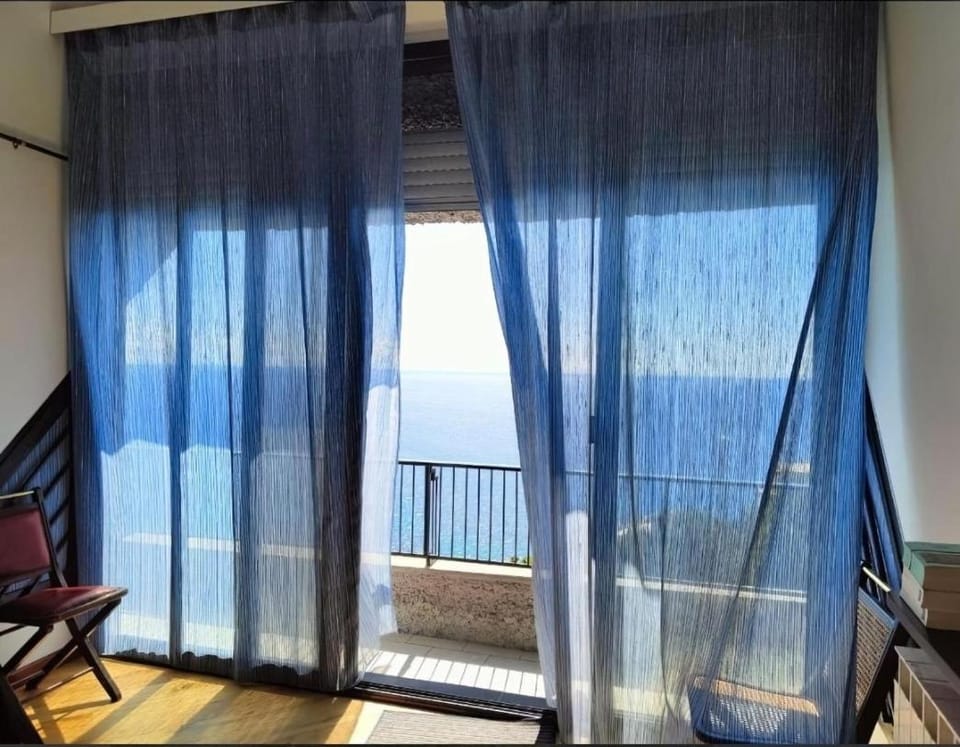 Bedroom, Garden view, Sea view