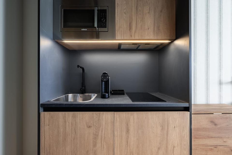 Coffee/tea facilities, Kitchen or kitchenette, microwave, kitchen