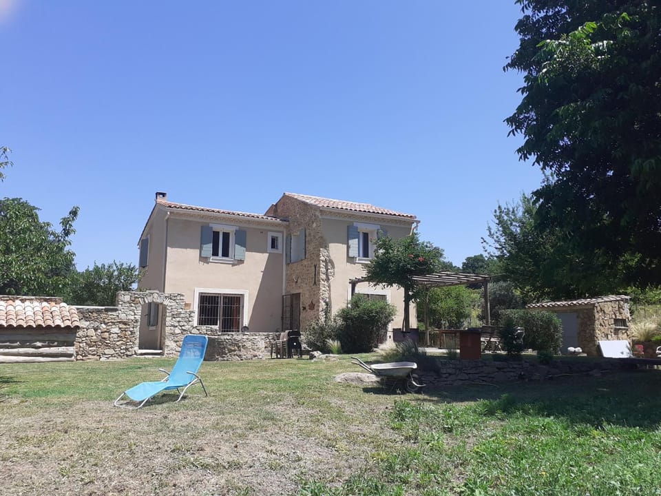 Le pavillon Vacation rental in Provence-Alpes-Côte d'Azur