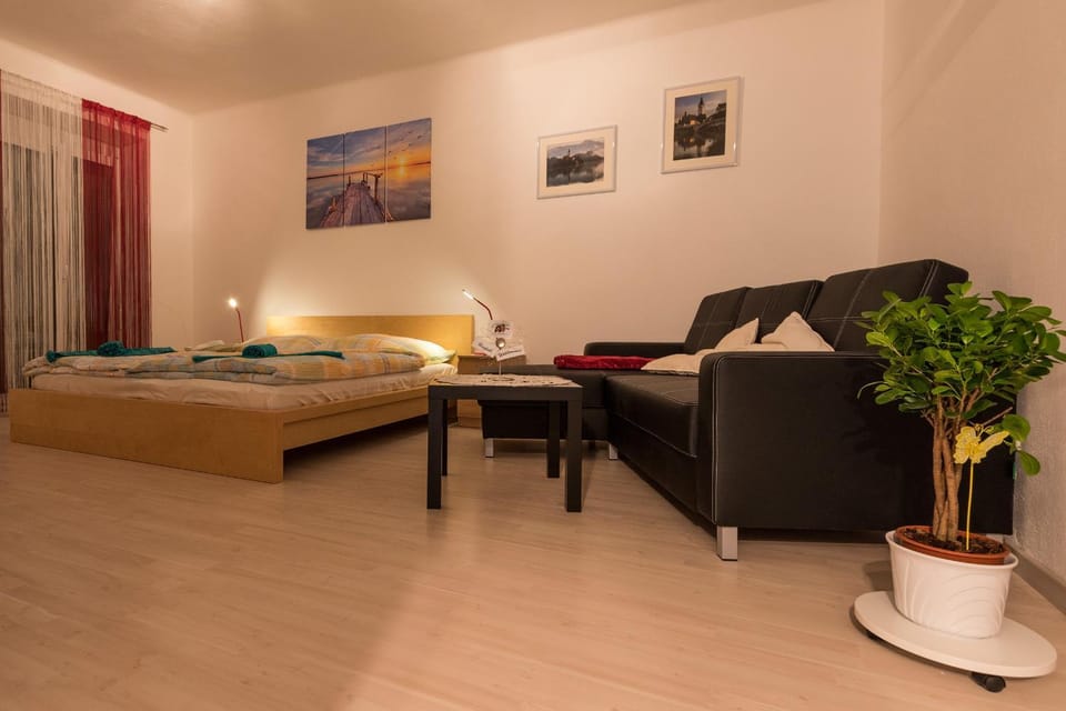 Bed, Living room
