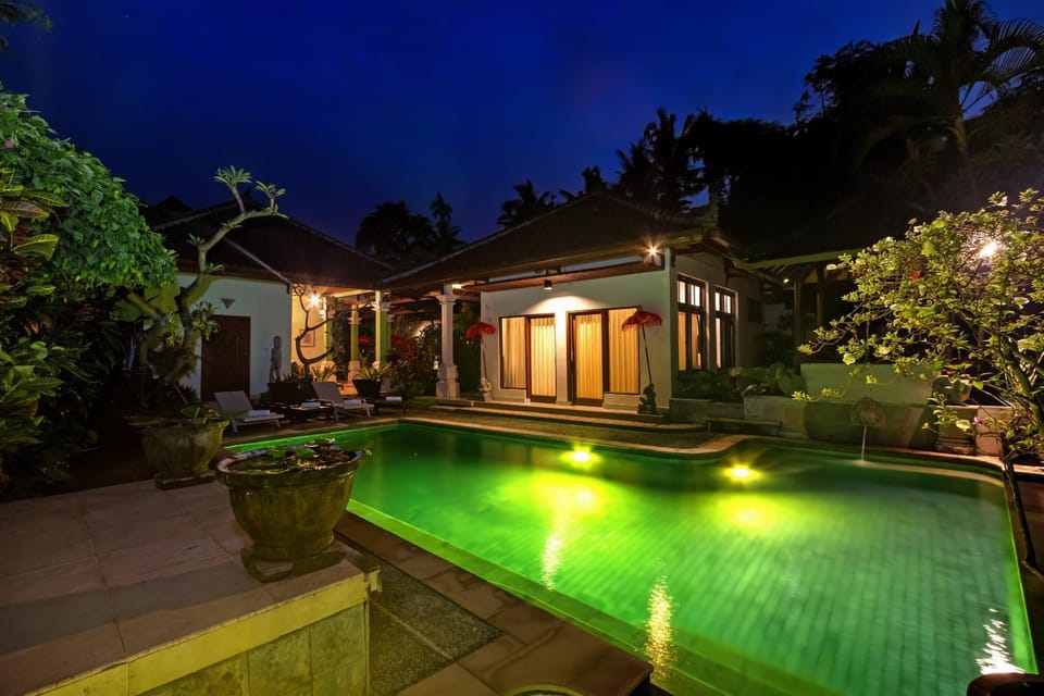 Night, Pool view, Swimming pool, Swimming pool, sunbed