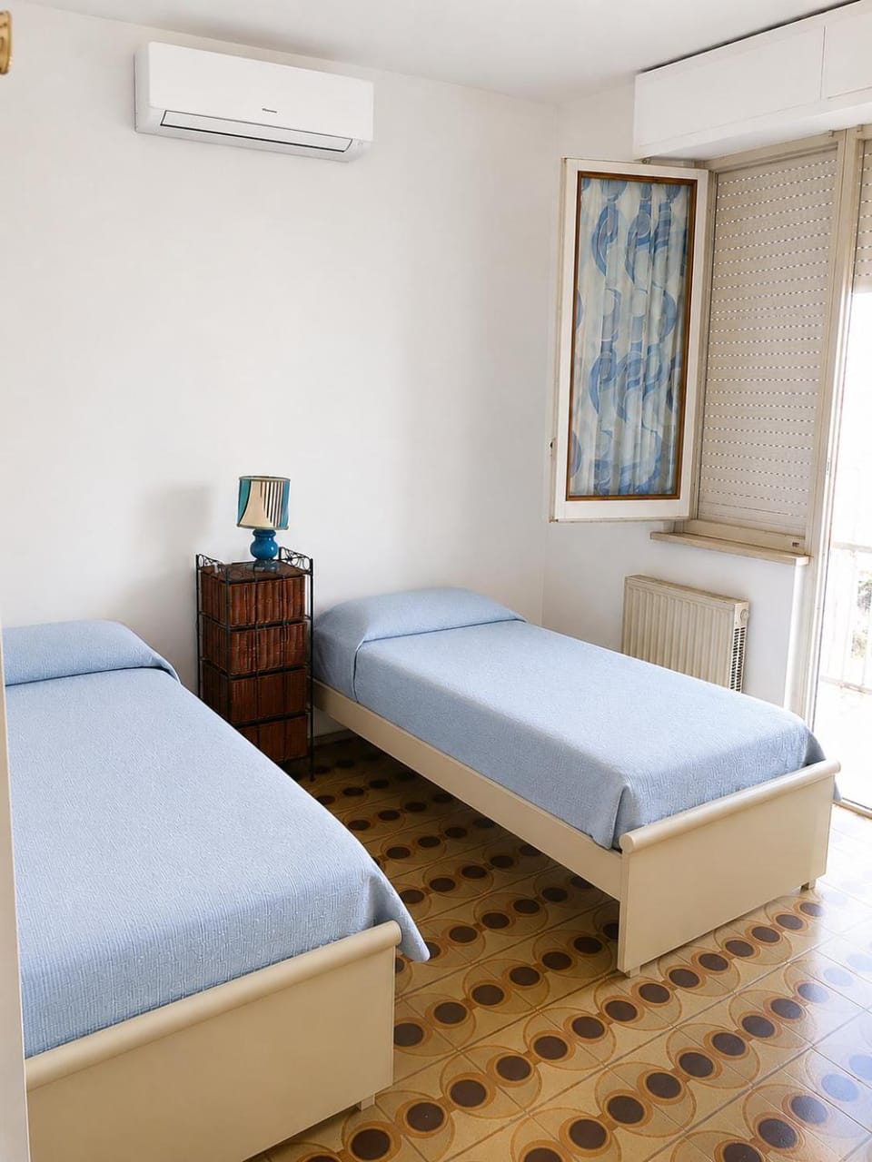 Bed, Photo of the whole room, Bedroom, air conditioner