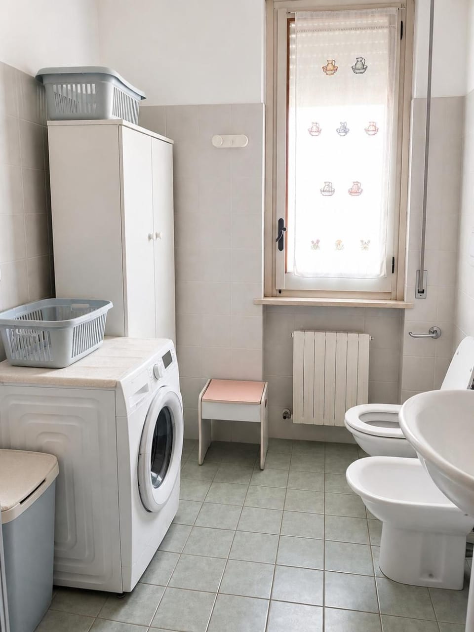 Toilet, Bathroom, washing machine