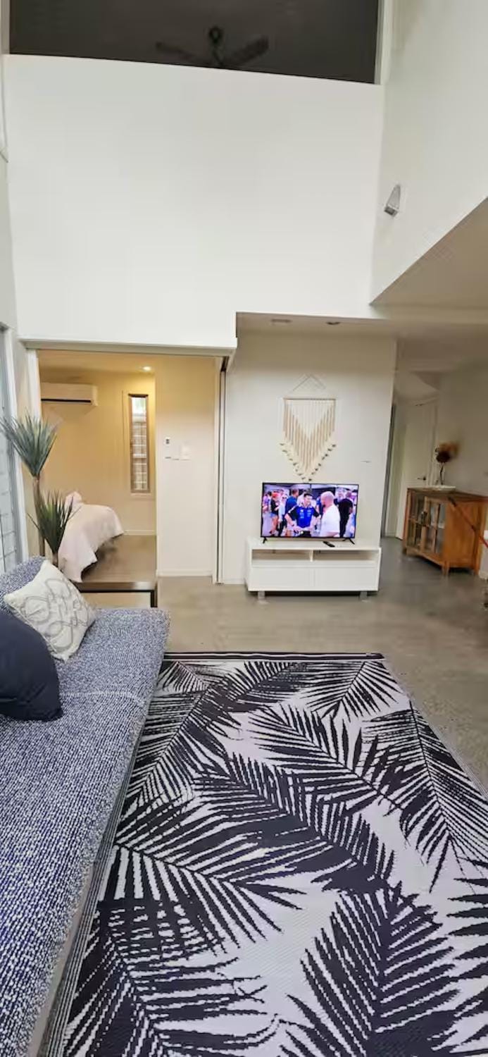 Cozy and Stylish 3BR2B Coastal Retreat House in Burleigh Heads