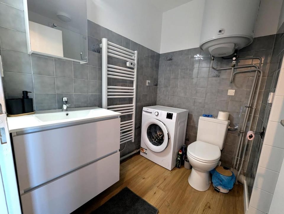 Toilet, Bathroom, washing machine