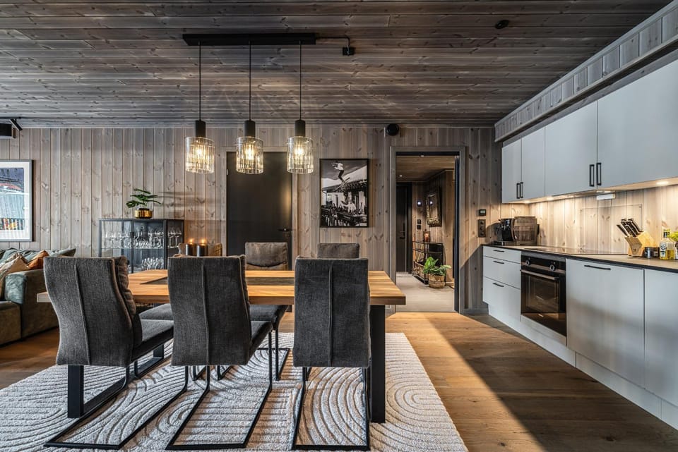 Kitchen or kitchenette, Seating area, Dining area, oven, stove