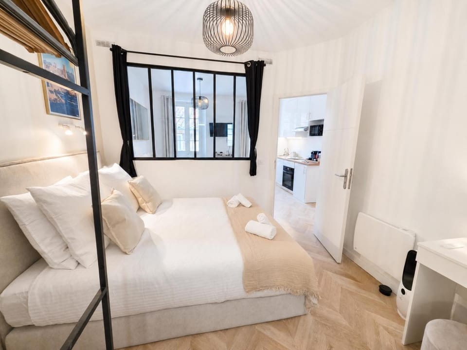 Écrin Prestige, T2, 4P, AC, Cœur du Vieil Antibes Apartment in Antibes