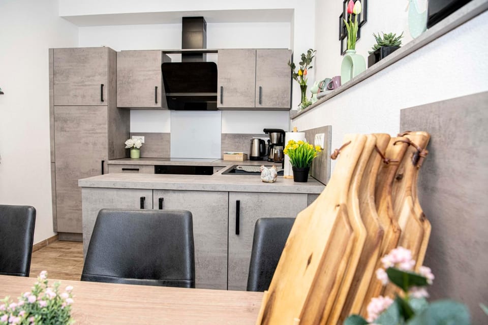 Kitchen or kitchenette, Seating area, Dining area, stove