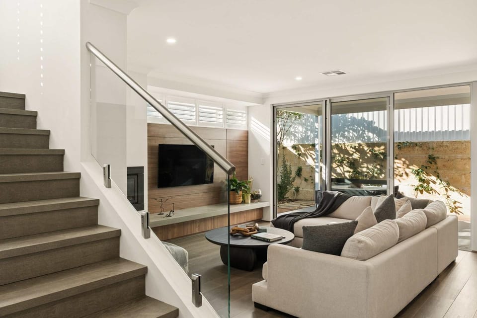 TV and multimedia, Living room, Seating area, Evening entertainment
