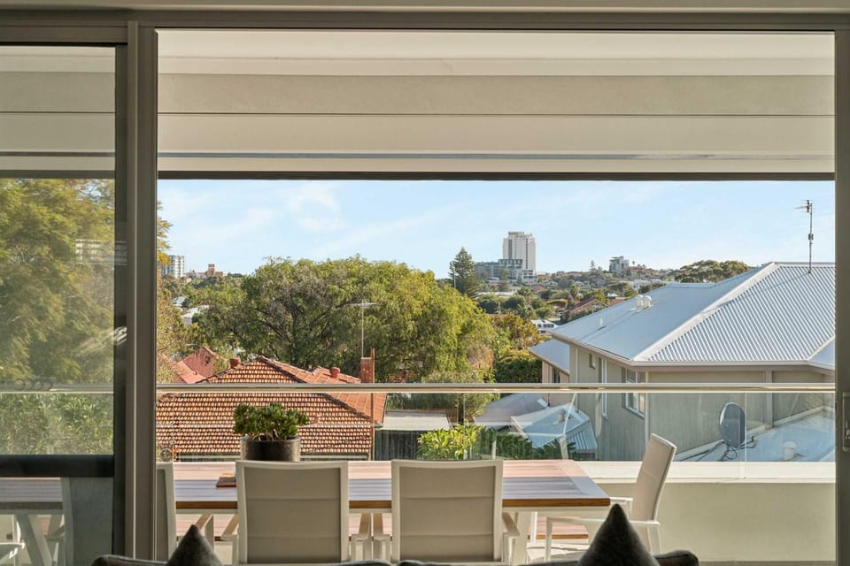 Patio, Day, View (from property/room), Balcony/Terrace, Balcony/Terrace, Dining area, City view